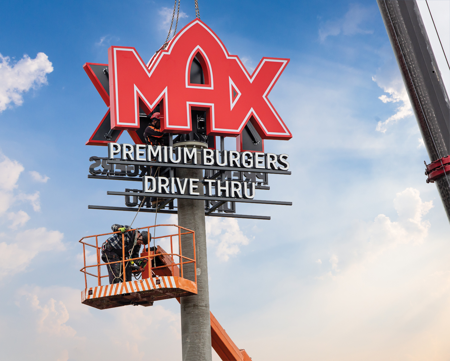 montaż słupa reklamowego