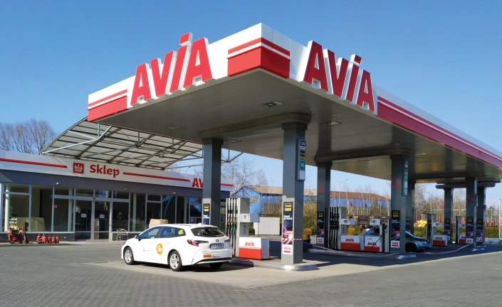 stacja paliw w dzień