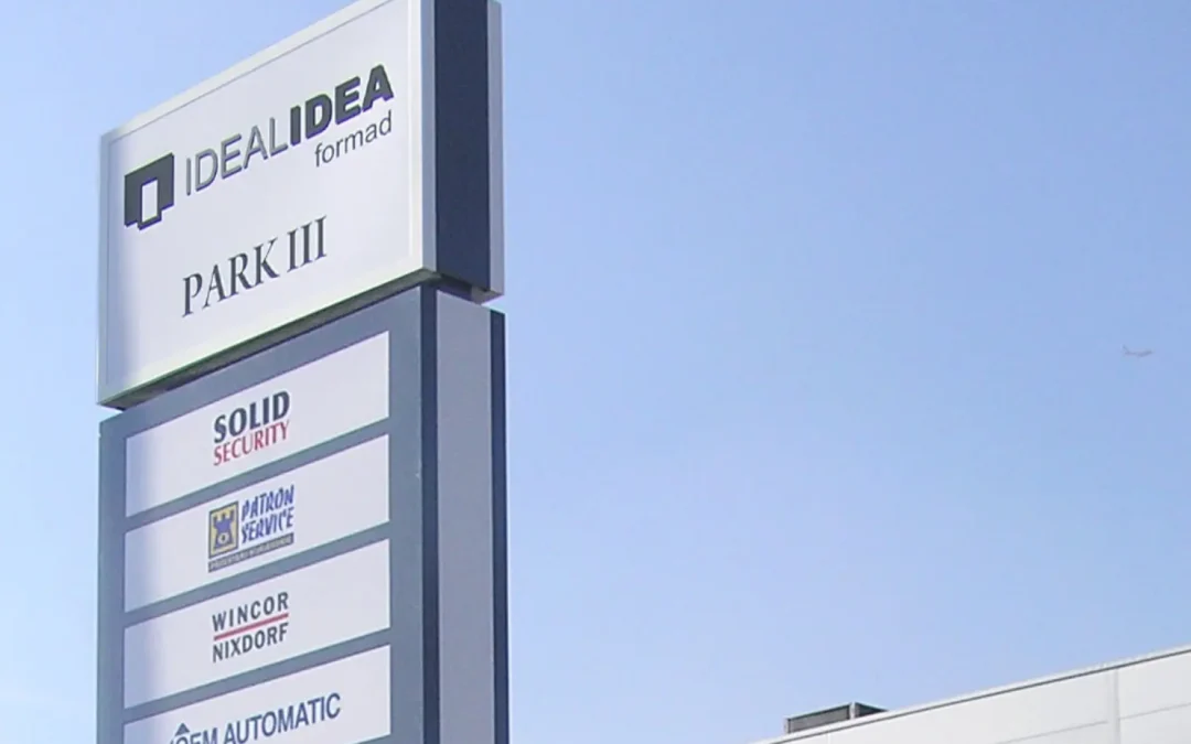 Pylon reklamowy realizowany w systemie „zaprojektuj i wybuduj”