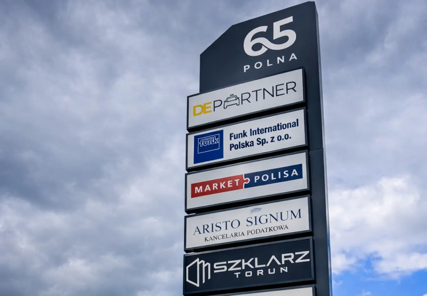 Pylon parku biznesowego Polna 65 - Graffico