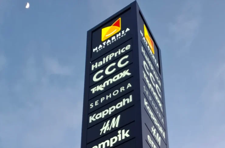 Pylon parku handlowego Matarnia Gdańsk - Graffico