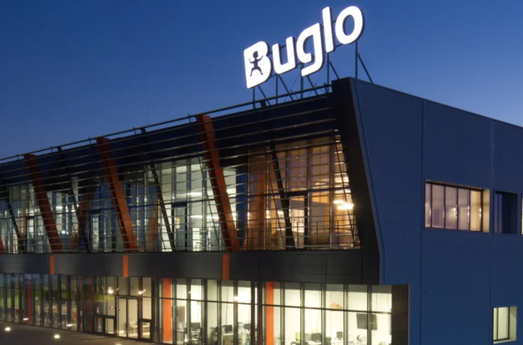 Logo Buglo na budynku