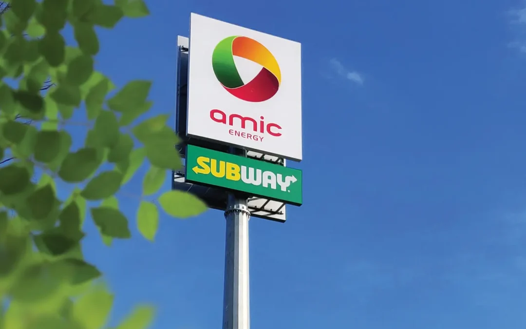 Jak pylony reklamowe mogą wspierać sprzedaż impulsową?