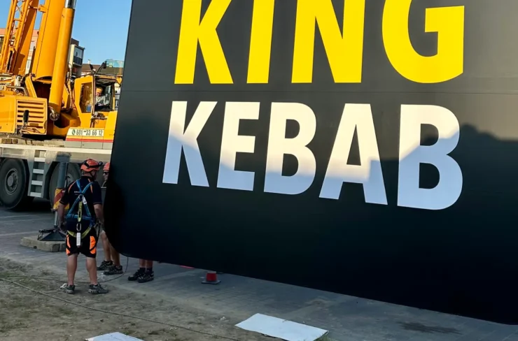 Montaż King Kebab od kulis - zespół Graffico