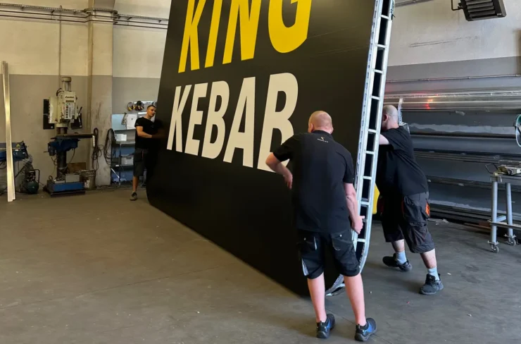 Produkcja pylonu Kebab King - Graffico
