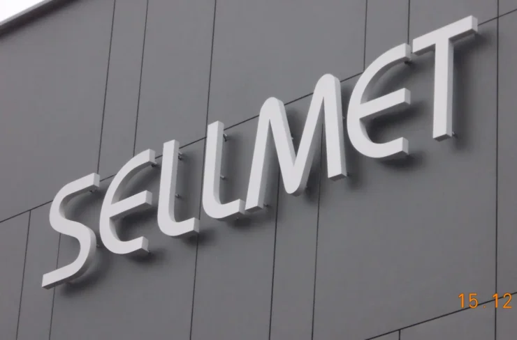 Zamontowane logo Sellmet - Graffico