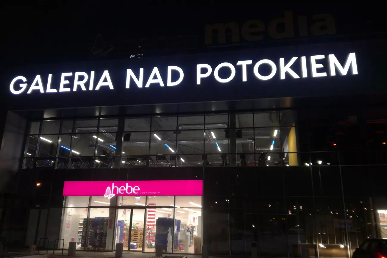 Podświetlony napis Galeria nad Potokiem - producent Graffico