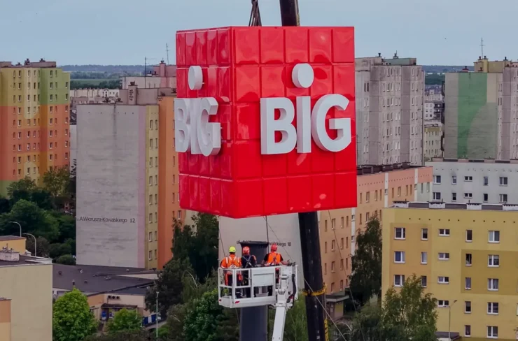 Montaż pylonu BIG