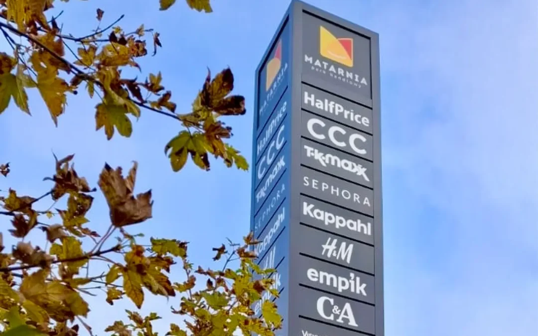 Czy pylon reklamowy wymaga pozwolenia na budowę? Sprawdź, zanim postawisz swoją reklamę