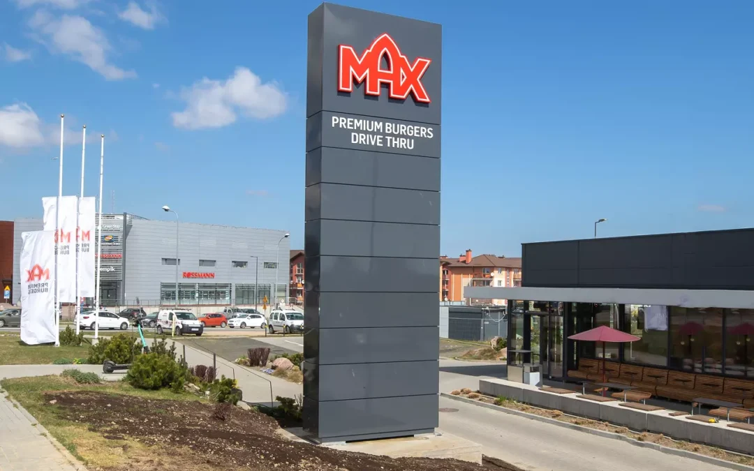 Jak dobrać wysokość pylonu dla restauracji drive thru, żeby realnie zwiększał sprzedaż?