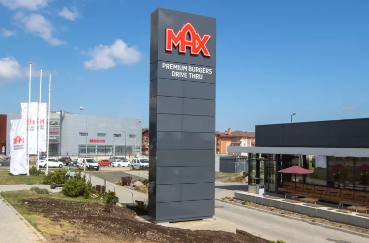 Pylon Max Premium Burgers Drive Thru
