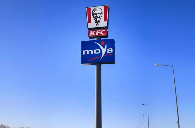 Pylon KFC i Moya - producent Graffico