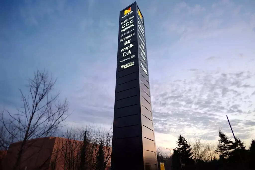 Jak wysoki może być pylon reklamowy?