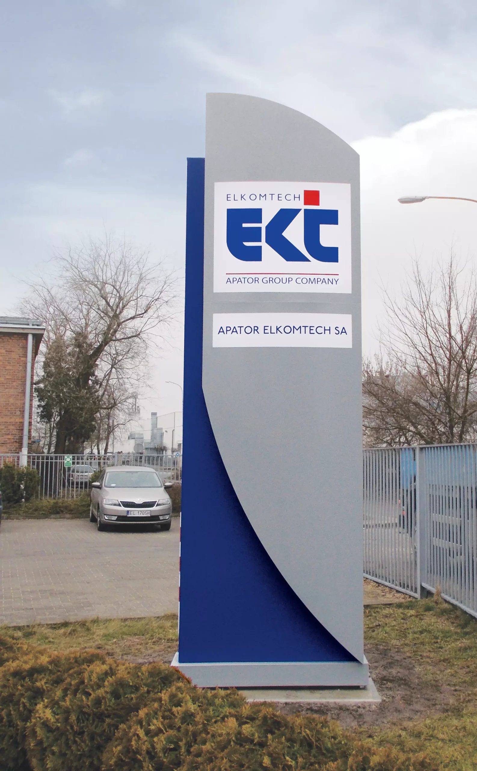 pylon reklamowy producent