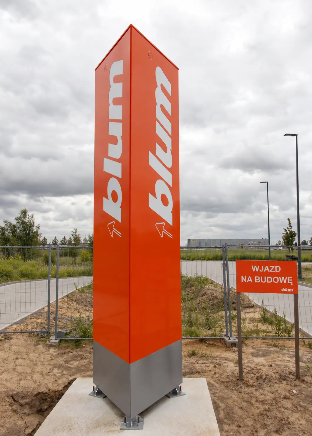 pylon reklamowy producent