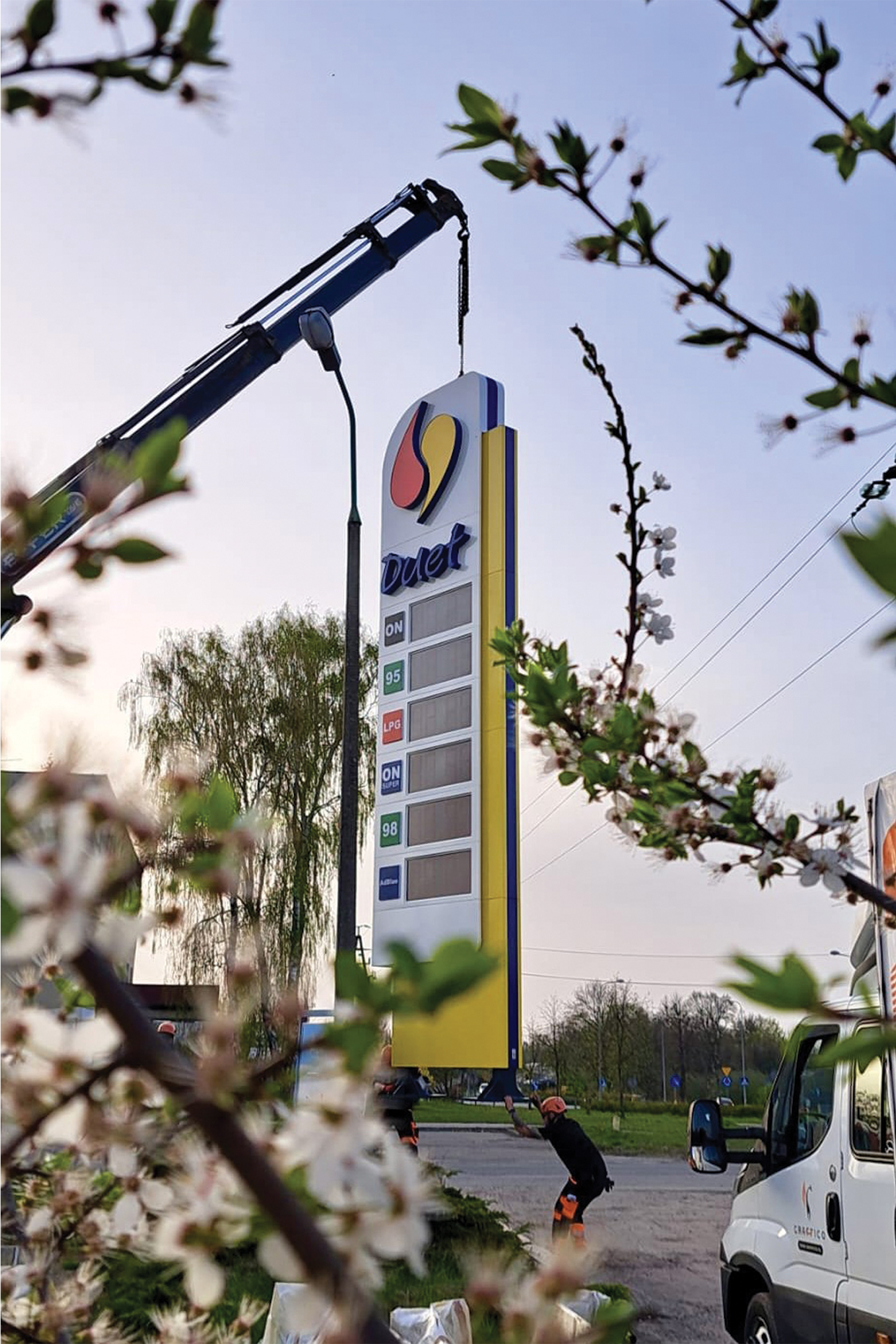 montaż pylonu cenowego