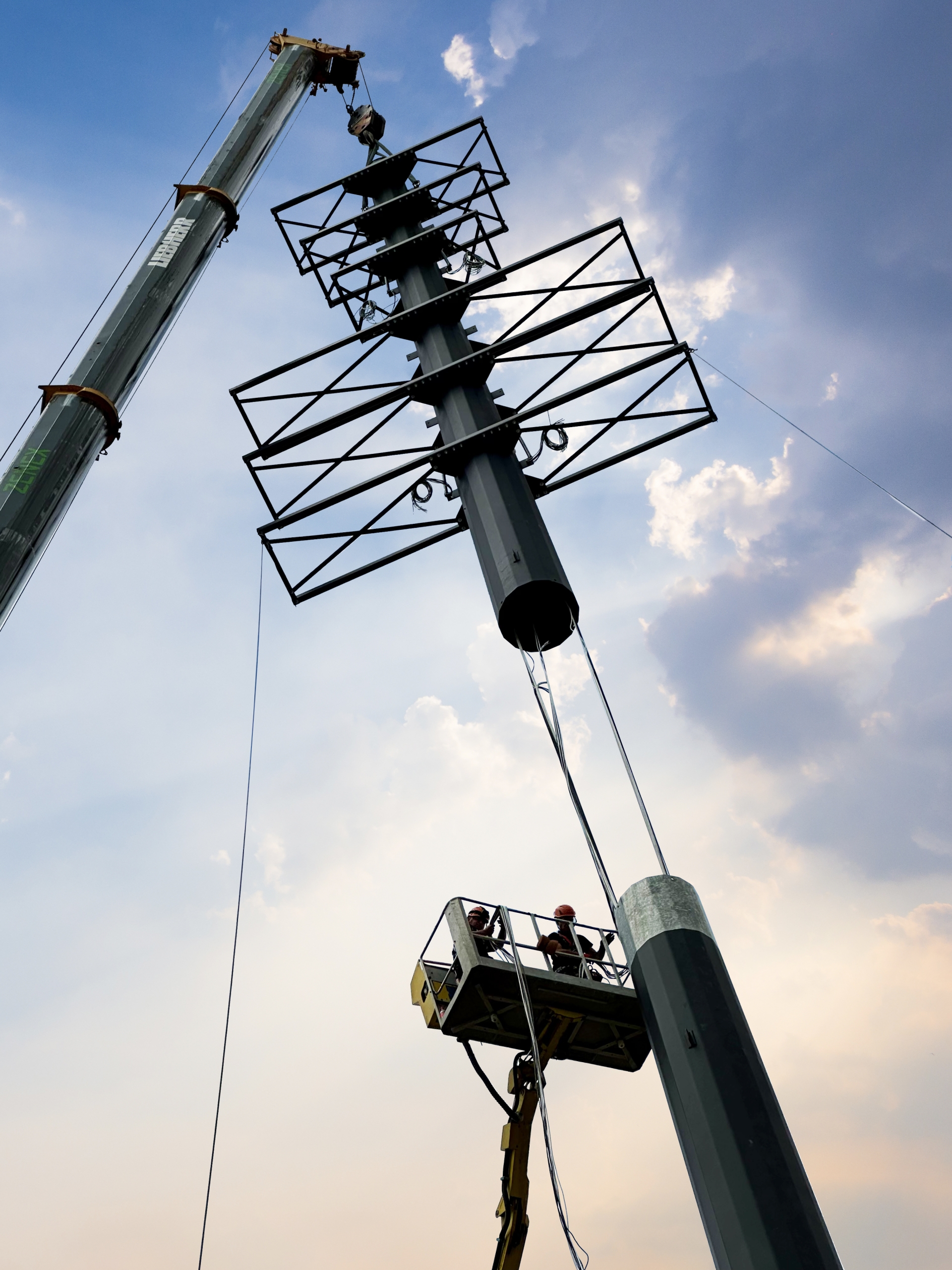 montaż słupa reklamowego