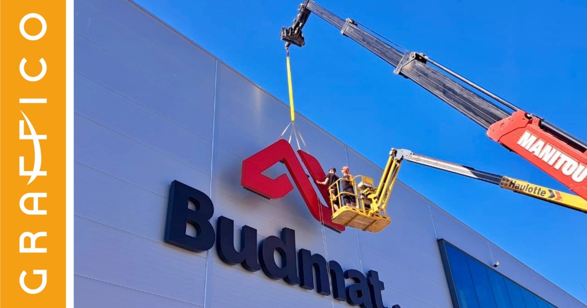 logo na elewacji producent Graffico