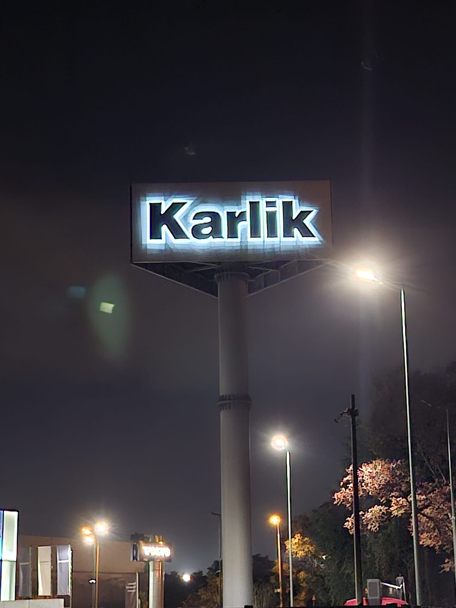 pylon reklamowy graffico