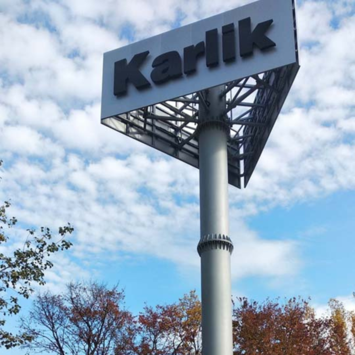 trójstronny słup reklamowy