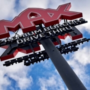 pylony dla restauracji drive thru producent Graffico